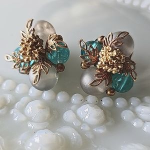 VINTAGE 50s Clip-on Earrings